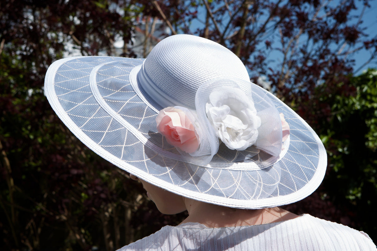 1960s Wide Brim White Hat with Roses – Voluptuous Vintage