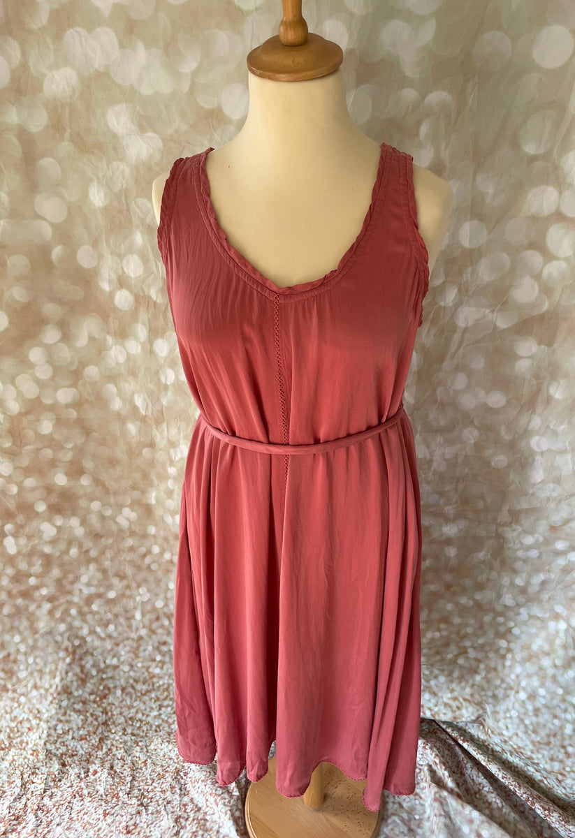 Sleeveless silk 2025 shift dress