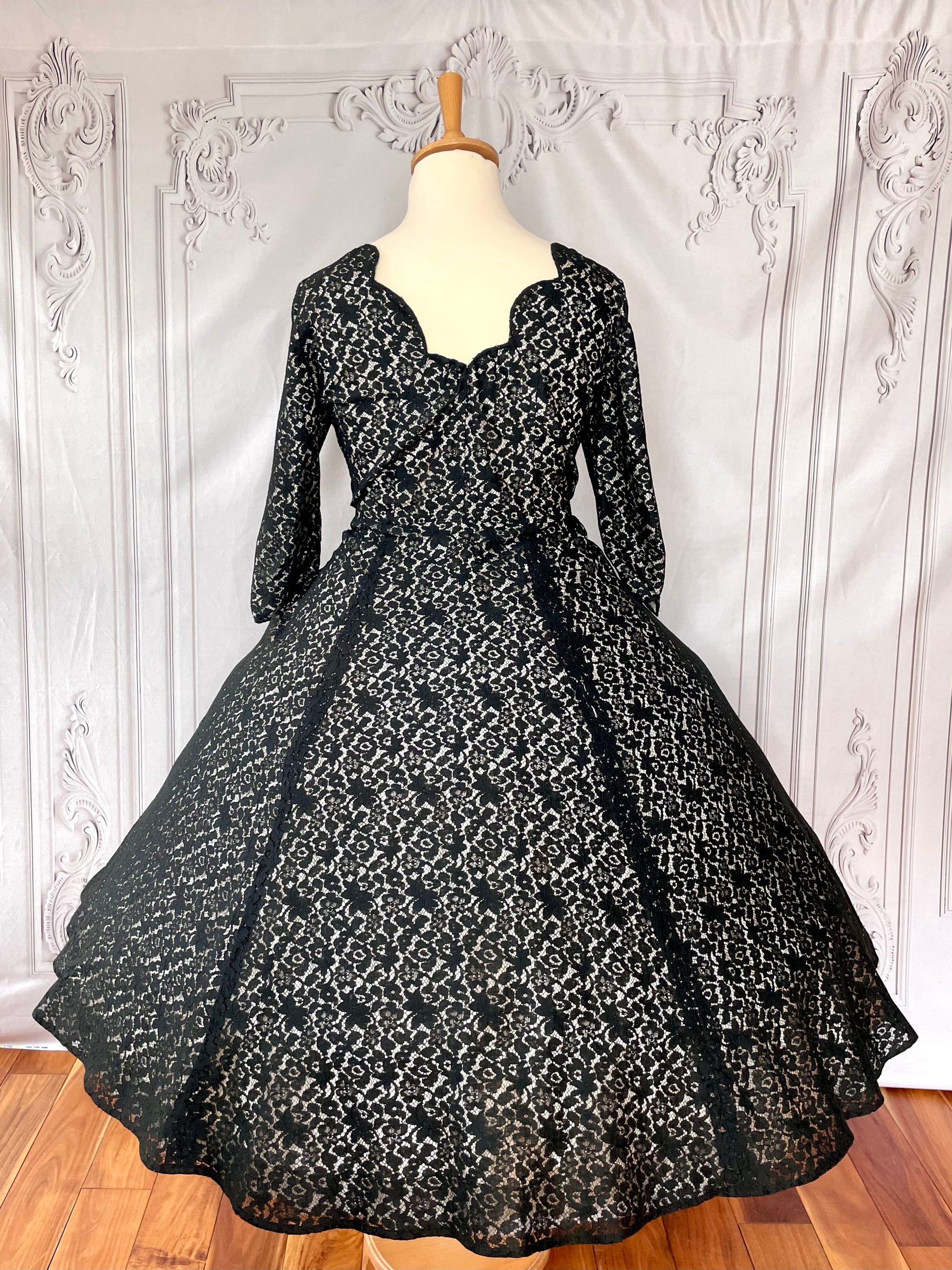 1950s Lace Illusion Cocktail Party Dress Voluptuous Vintage 1950s Lace Illusion Cocktail Party Dress Voluptuous Vintage