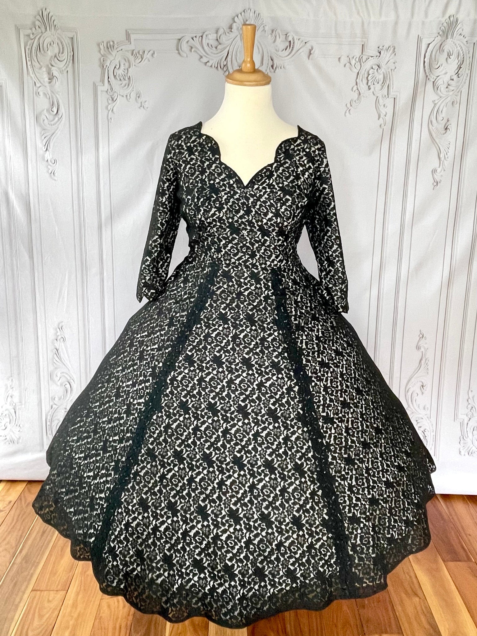 1950s Lace Illusion Cocktail Party Dress – Voluptuous Vintage 1950s Lace Illusion Cocktail Party Dress – Voluptuous Vintage