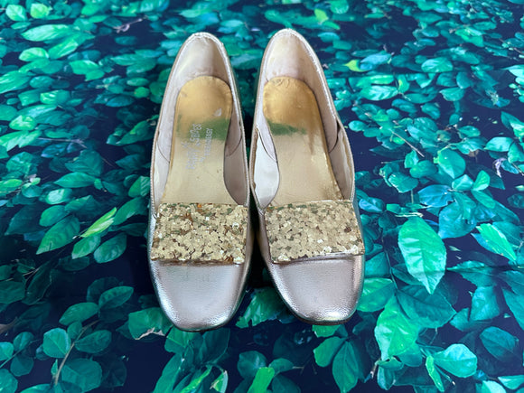 **1960s Treadeasy Gold Party Shoes With Lucite Confetti Buckle Vintage Shoes Authentic Vintage 