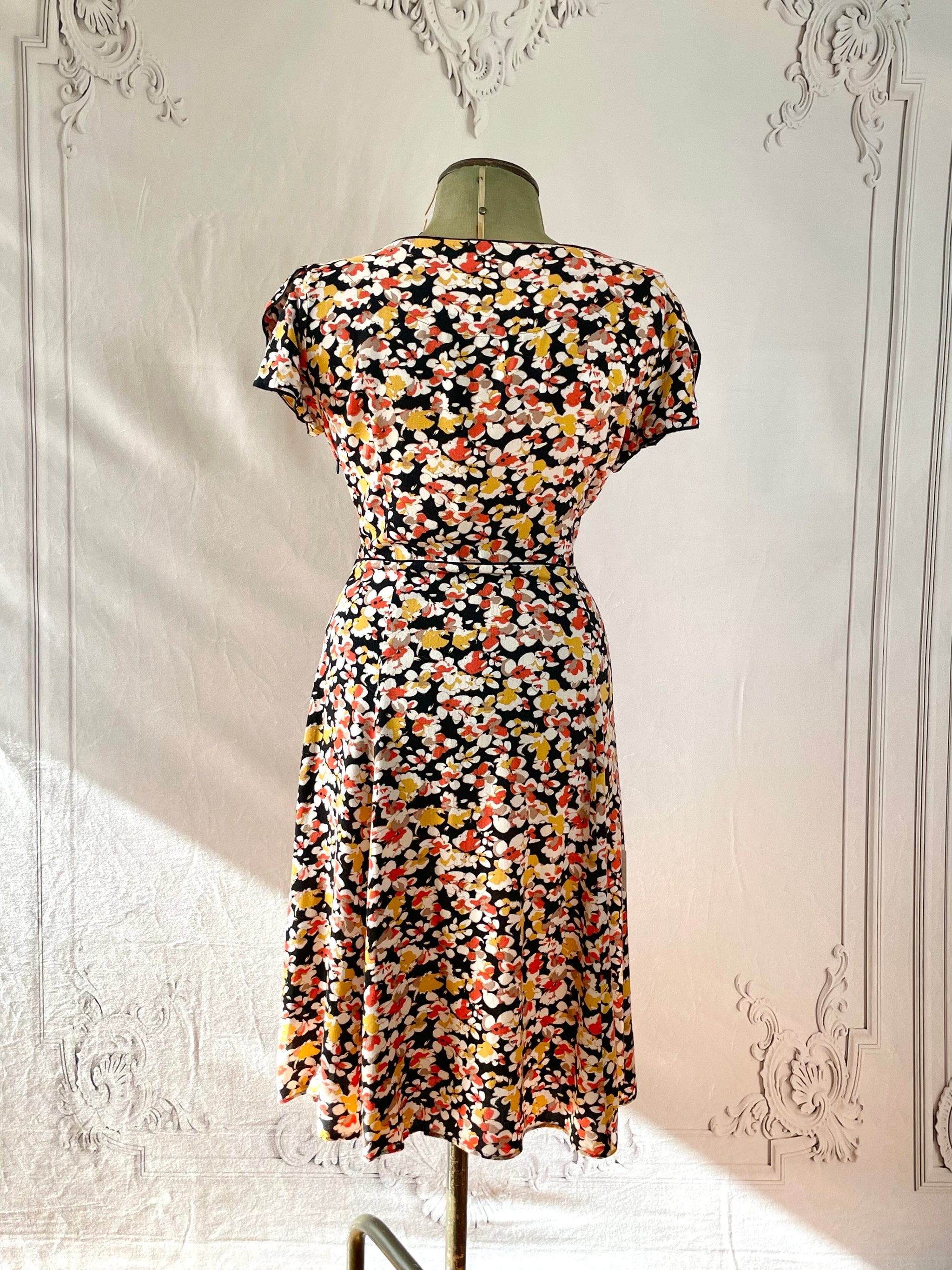 1990s does 1940s Floral Piped Tea Dress – Voluptuous Vintage