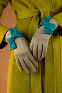 **Henrietta Twisted Bow Gloves Gloves Powder Charcoal 
