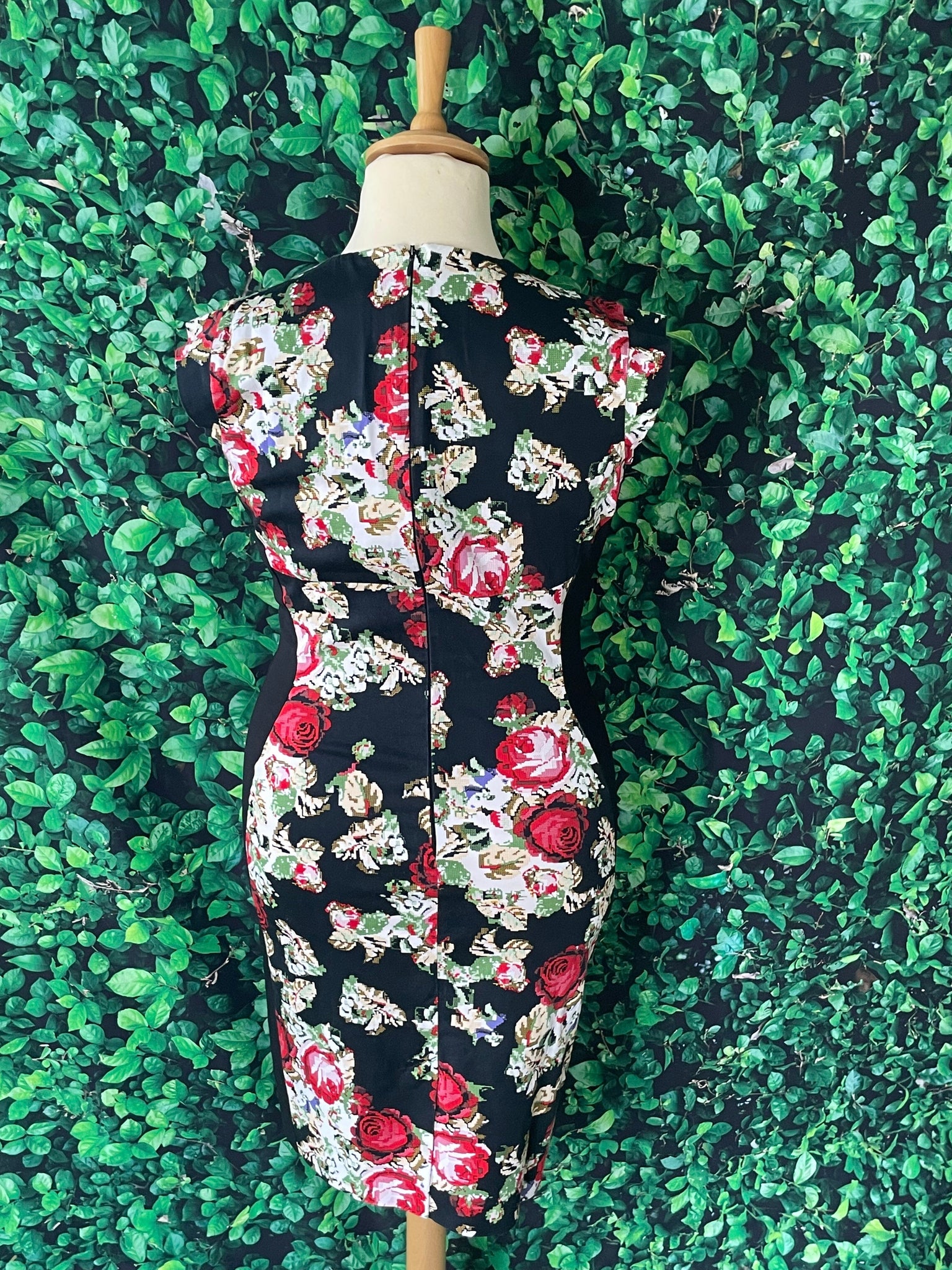 The Pretty Dress Company 50s Style Tapestry Roses Bodycon Dress – Voluptuous Vintage